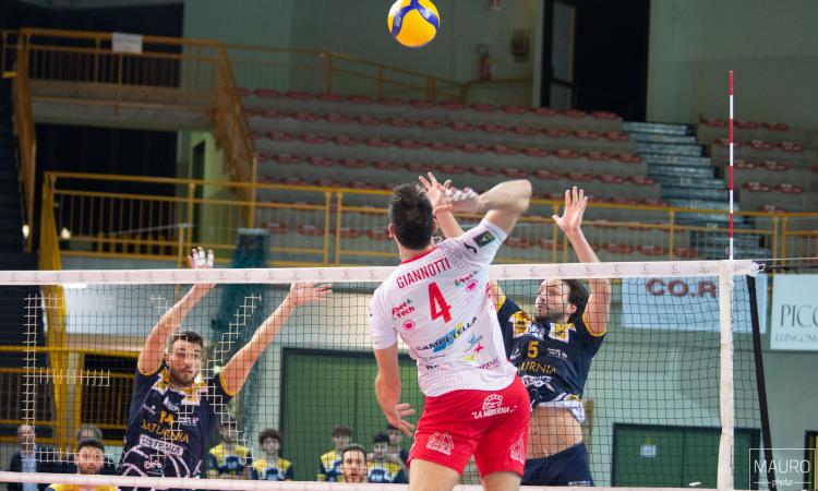 La Med Store lotta fino all'ultimo ma cede di nuovo al tie-break: Macerata è fuori dai playoff La Med Store lotta fino all'ultimo ma cede di nuovo al tie-break: Macerata è fuori dai playoff