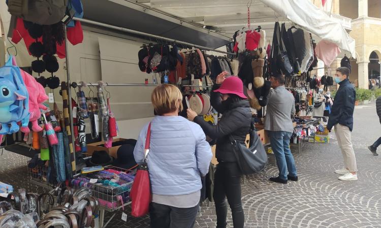 Covid Marche, 580 positivi in 24 ore: torna a salire l'incidenza del virus Covid Marche, 580 positivi in 24 ore: torna a salire l'incidenza del virus