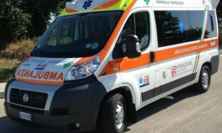 Morrovalle, furgone contro bici: ragazza di 22 anni trasportata all'ospedale