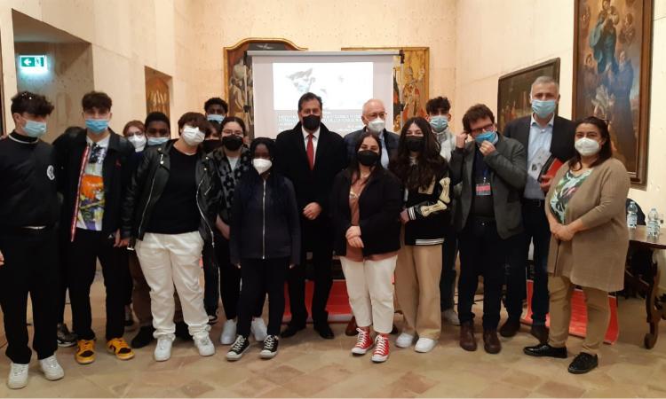 "Conoscere Alberico Gentili": gli studenti dell'Ite di Macerata ospiti a San Ginesio "Conoscere Alberico Gentili": gli studenti dell'Ite di Macerata ospiti a San Ginesio