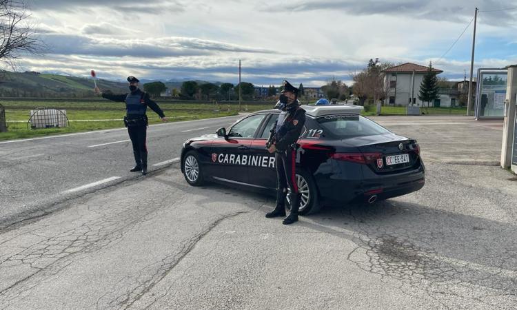 Macerata, ingoia ovuli di eroina per sfuggire ai controlli: in manette pusher 24enne Macerata, ingoia ovuli di eroina per sfuggire ai controlli: in manette pusher 24enne