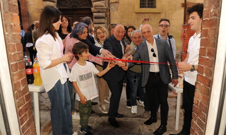 Camerino, inaugurata la sede elettorale di Sandro Sborgia: "Vogliamo ripartire, c'è fiducia"