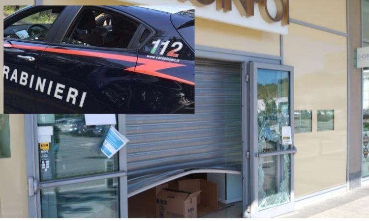 Da Foggia a Tolentino per commettere un furto in gioielleria: denunciati i responsabili Da Foggia a Tolentino per commettere un furto in gioielleria: denunciati i responsabili