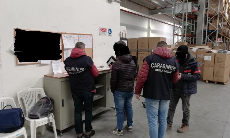 Lavoratori minacciati e sfruttati: indagato titolare di un'azienda del Maceratese Lavoratori minacciati e sfruttati: indagato titolare di un'azienda del Maceratese