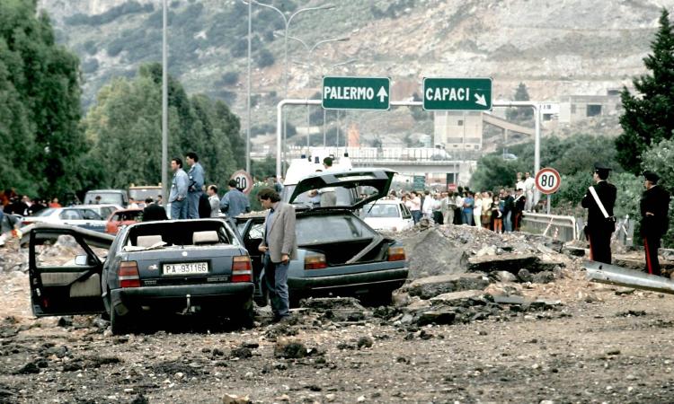 Strage di Capaci, il Generale Piccinelli: "Lo Stato tradì Falcone e Borsellino" Strage di Capaci, il Generale Piccinelli: "Lo Stato tradì Falcone e Borsellino"