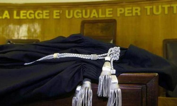 Falsa accusa di violenza sessuale sulle figlie: ex marito trascinato in giudizio Falsa accusa di violenza sessuale sulle figlie: ex marito trascinato in giudizio