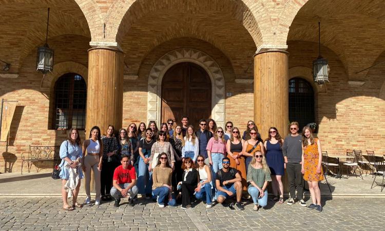 Studenti italiani e tedeschi alla scoperta delle Marche Studenti italiani e tedeschi alla scoperta delle Marche