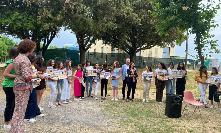 Osimo, gran finale per "Ricerca della felicità" insieme agli studenti dell'I.C. Caio Giulio Cesare Osimo, gran finale per "Ricerca della felicità" insieme agli studenti dell'I.C. Caio Giulio Cesare