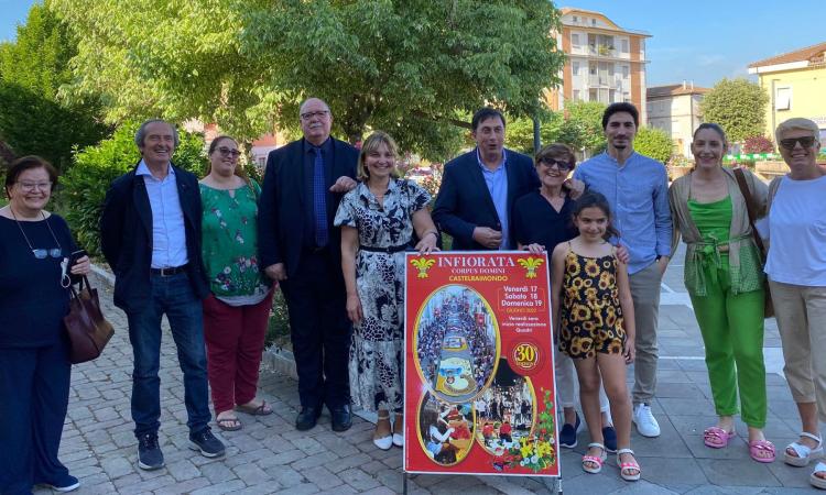 Castelraimondo, l'Infiorata compie 30 anni: il programma completo dell'edizione 2022 Castelraimondo, l'Infiorata compie 30 anni: il programma completo dell'edizione 2022