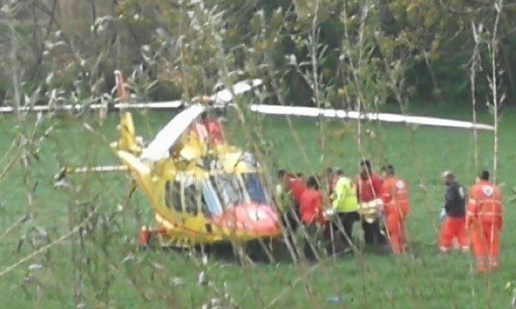 Treia, auto contro scooter: uomo di 54 anni soccorso in eliambulanza