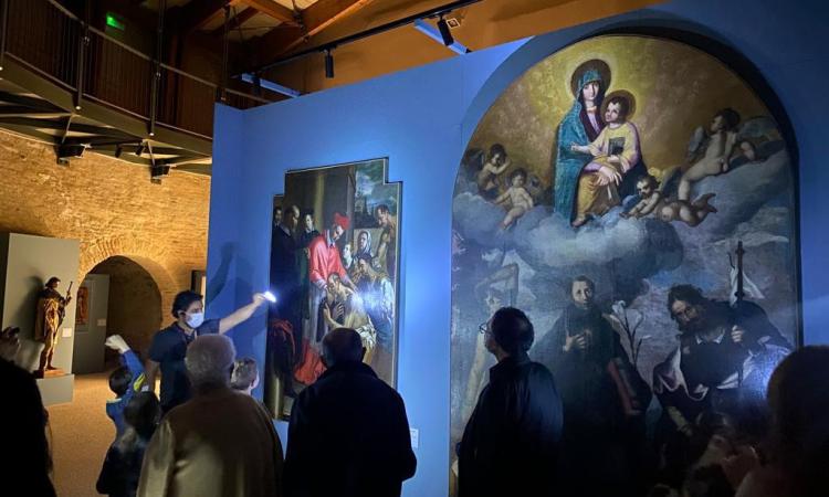L'arte non dorme mai: Recanati e Loreto propongono visite guidate a luce di torcia L'arte non dorme mai: Recanati e Loreto propongono visite guidate a luce di torcia