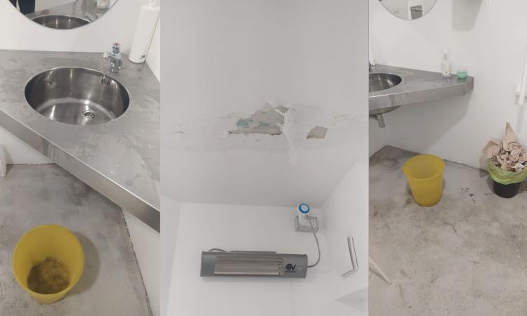 Nuovi crolli e allagamenti ai bagni APM. "Disagio da due anni, azienda e Comune incapaci" (FOTO) Nuovi crolli e allagamenti ai bagni APM. "Disagio da due anni, azienda e Comune incapaci" (FOTO)