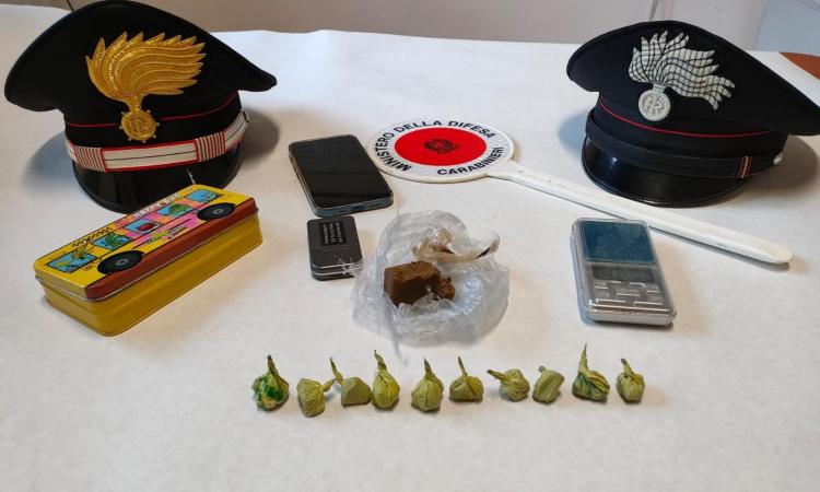 San Severino, nasconde la droga nella cassetta postale dell'abitazione inagibile: arrestato 20enne pusher San Severino, nasconde la droga nella cassetta postale dell'abitazione inagibile: arrestato 20enne pusher