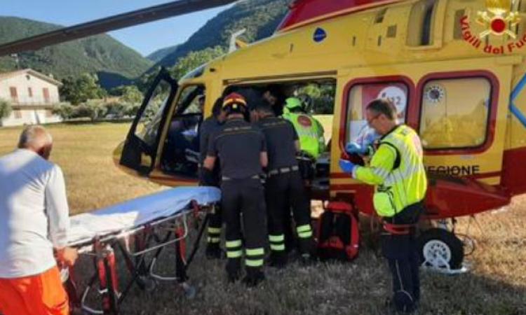 Potenza Picena, precipita da un ponteggio: operaio a Torrette in eliambulanza