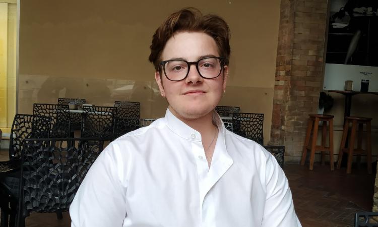 “Oggi sono un uomo, e voglio essere felice”. La storia di Ivan, transgender in lotta per i diritti civili “Oggi sono un uomo, e voglio essere felice”. La storia di Ivan, transgender in lotta per i diritti civili