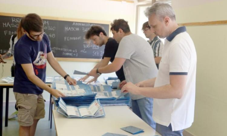 Civitanova, A.A.A. cercasi scrutatori. Ne servono 20 per il ballottaggio, rischio caos per lo spoglio Civitanova, A.A.A. cercasi scrutatori. Ne servono 20 per il ballottaggio, rischio caos per lo spoglio