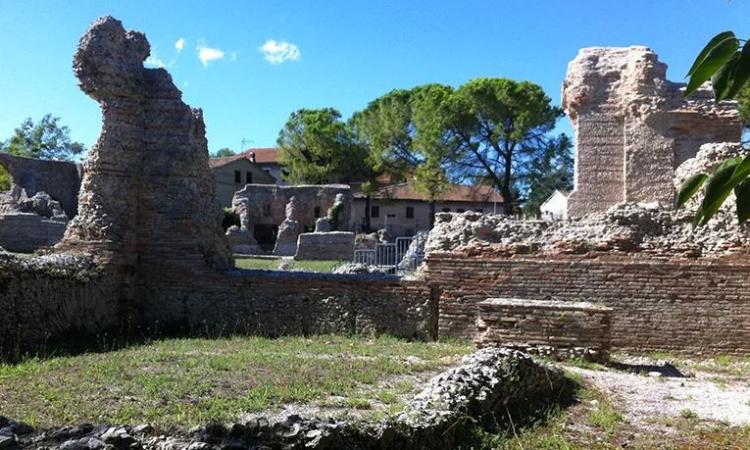 Macerata, apertura straordinaria per l'area archeologica di Helvia Recina Macerata, apertura straordinaria per l'area archeologica di Helvia Recina