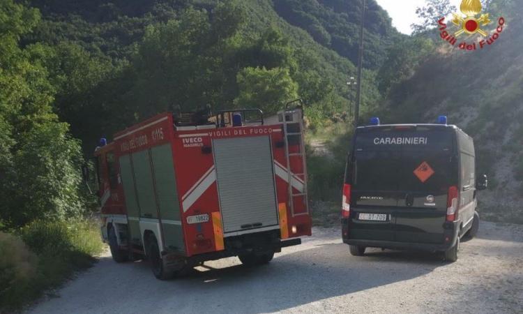 Paura a Esanatoglia, ritrovato un ordigno esplosivo in pieno centro. Intervenuti gli artificieri Paura a Esanatoglia, ritrovato un ordigno esplosivo in pieno centro. Intervenuti gli artificieri