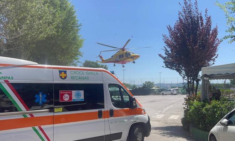 Recanati, cade in casa: donna trasportata in gravi condizioni a Torrette