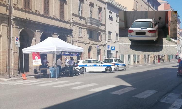 Multe e rimozione delle auto durante il "Macerata in Festa". La protesta di un cittadino Multe e rimozione delle auto durante il "Macerata in Festa". La protesta di un cittadino