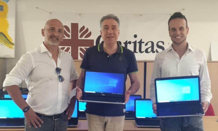 Econocom e Fileni al fianco dell’Ucraina: donati laptop per i giovani ospiti della Caritas