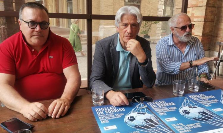Macerata, da Oppini a Mattioli: la Nazionale cantanti scende in campo all'Helvia Recina Macerata, da Oppini a Mattioli: la Nazionale cantanti scende in campo all'Helvia Recina