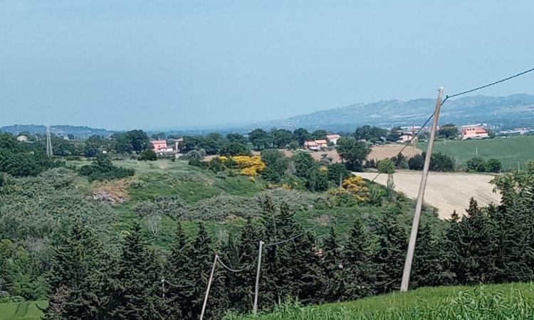 Montecassiano, recupero discarica in località Cimarella. Voce Libera: "Campi fotovoltaici la soluzione" Montecassiano, recupero discarica in località Cimarella. Voce Libera: "Campi fotovoltaici la soluzione"