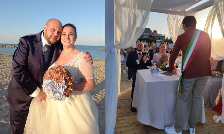 Potenza Picena, Sara e Riccardo dicono sì: celebrato il primo matrimonio in spiaggia del 2022
