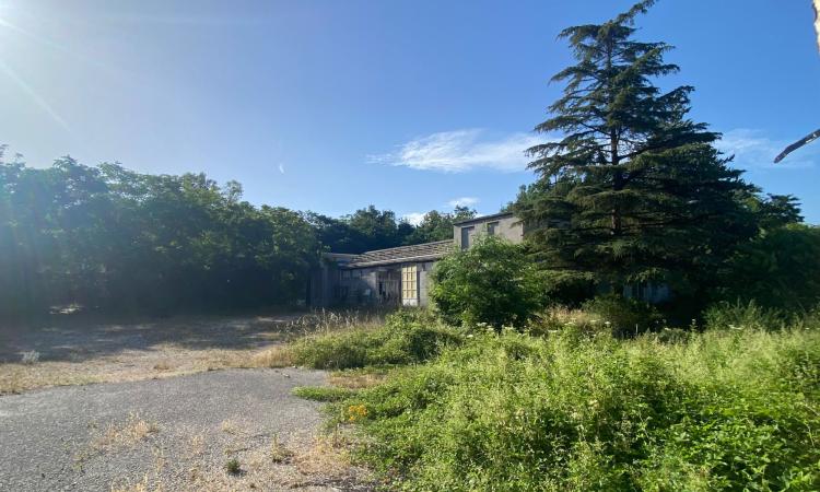 Castelraimondo, un hub per i giovani nell'ex Cartiera: Comune acquista l'area Castelraimondo, un hub per i giovani nell'ex Cartiera: Comune acquista l'area