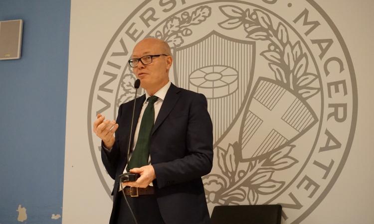 Elezioni UniMC, McCourt nominato nuovo rettore al primo turno Elezioni UniMC, McCourt nominato nuovo rettore al primo turno