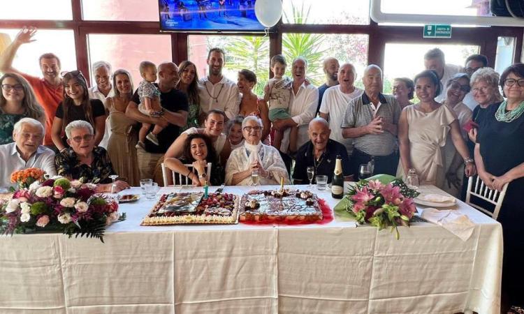 Civitanova festeggia i 100 anni di 'nonna Dina': "Esempio di lucidità e determinazione"