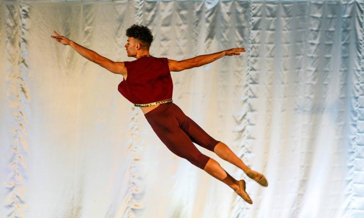 Loro Piceno, successo per il “Rise Up”. Tra hip hop e classica, la danza come rinascita dalla pandemia (FOTO) Loro Piceno, successo per il “Rise Up”. Tra hip hop e classica, la danza come rinascita dalla pandemia (FOTO)