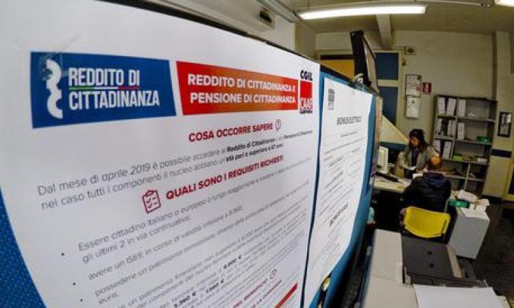 Reddito di Cittadinanza, a cosa va incontro chi lo percepisce e lavora in nero? Reddito di Cittadinanza, a cosa va incontro chi lo percepisce e lavora in nero?
