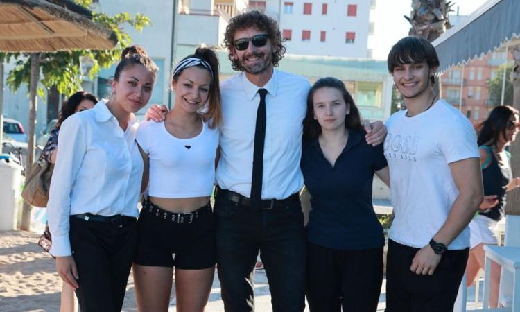 Una Iena in riviera: Filippo Roma ospite a Porto Recanati Una Iena in riviera: Filippo Roma ospite a Porto Recanati
