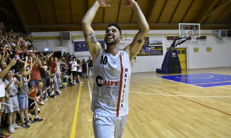 Vigor Matelica, capitan Caroli guiderà ancora la squadra in Serie B: terzo anno per lui in biancorosso Vigor Matelica, capitan Caroli guiderà ancora la squadra in Serie B: terzo anno per lui in biancorosso