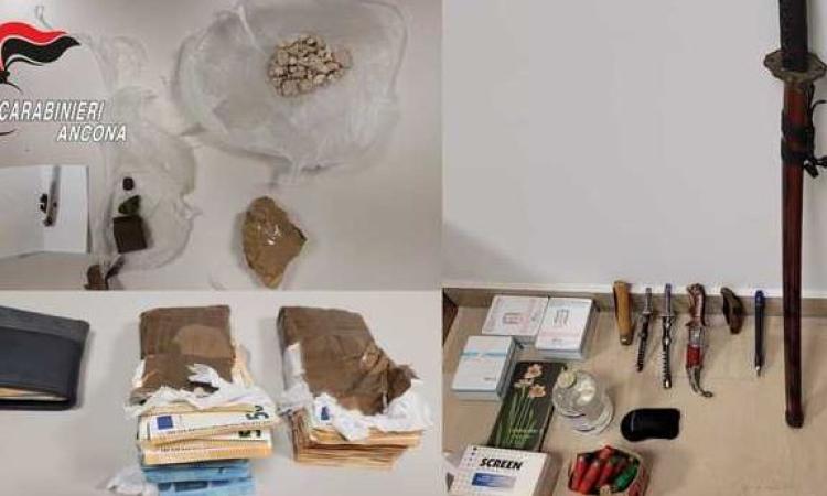 Recanati, droga nascosta nell'aspirapolvere e katana in casa: 32enne in carcere Recanati, droga nascosta nell'aspirapolvere e katana in casa: 32enne in carcere