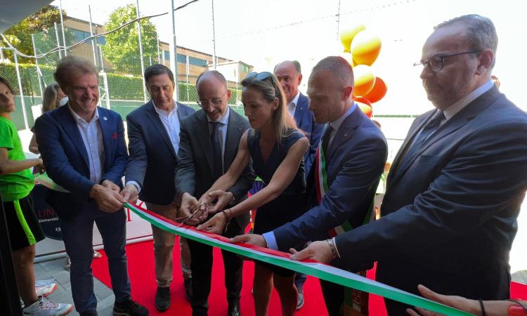 Unicam, Valentina Vezzali inaugura il nuovo Palatennis del Cus Camerino Unicam, Valentina Vezzali inaugura il nuovo Palatennis del Cus Camerino