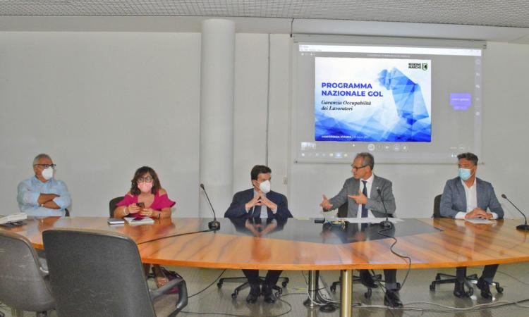 Marche, 13 milioni e mezzo di euro per trovare lavoro a quasi 15 mila disoccupati: presentati 2 bandi