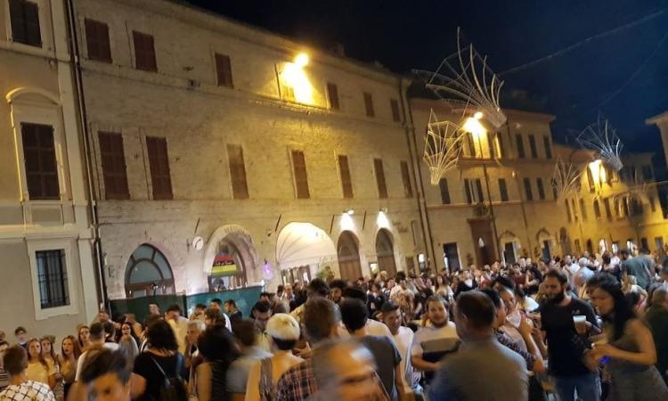 Corridonia, dopo lo stop per pandemia torna la Notte Gialla tra negozi aperti e musica live Corridonia, dopo lo stop per pandemia torna la Notte Gialla tra negozi aperti e musica live