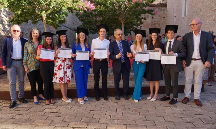 Università di Macerata, la scuola Giacomo Leopardi consegna i diplomi ai suoi allievi Università di Macerata, la scuola Giacomo Leopardi consegna i diplomi ai suoi allievi