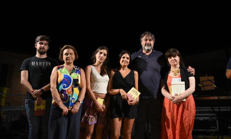 Sarnano, grande festa per la finale del Premio Letterario 'Fuori Mano'. Ecco i vincitori