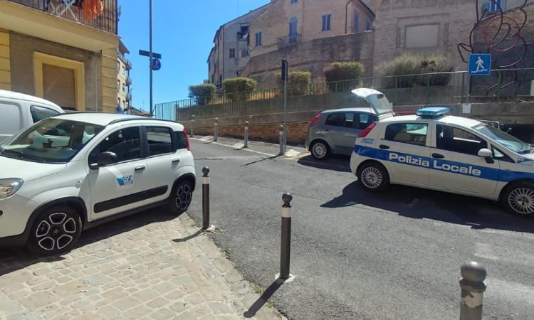 Macerata, alimenti in vendita senza prezzo, provenienza e scadenza: market multato per 2mila euro Macerata, alimenti in vendita senza prezzo, provenienza e scadenza: market multato per 2mila euro