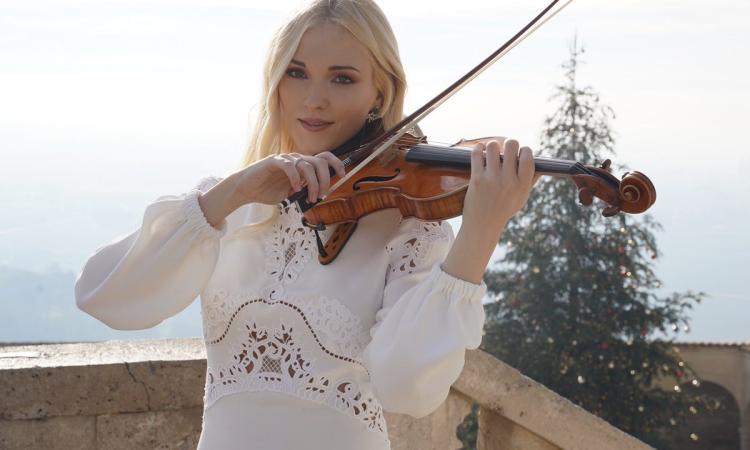 Sarnano, la violinista Anastasiya Petryshak in concerto insieme alla Kharkiv Chamber Orchestra