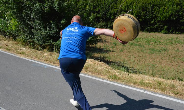Dal lancio della ruzzola al tiro con la fionda: gli sport tradizionali in vetrina a Monte San Giusto Dal lancio della ruzzola al tiro con la fionda: gli sport tradizionali in vetrina a Monte San Giusto