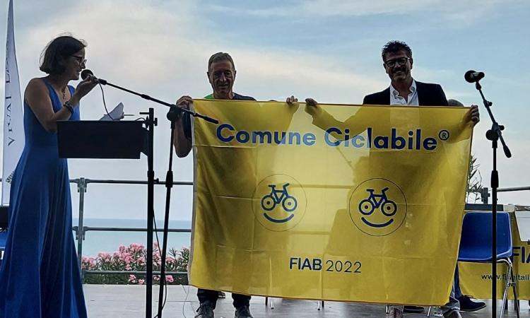 Porto Recanati, ottenuta la Bandiera Gialla dalla FIAB come città bike friendly