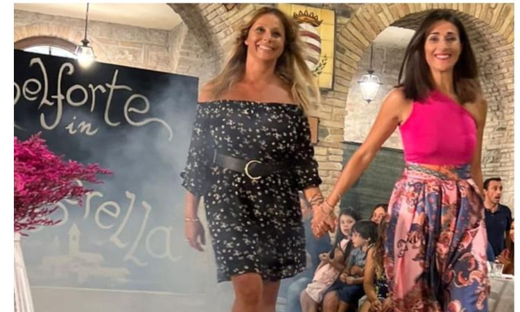 Piazza gremita per "Belforte in passerella": giovani cittadini modelli per una sera Piazza gremita per "Belforte in passerella": giovani cittadini modelli per una sera
