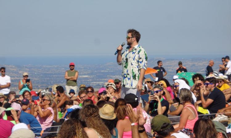 RisorgiMarche, Dargen D'Amico entusiasma il pubblico in un'ora e mezza di concerto (FOTO) RisorgiMarche, Dargen D'Amico entusiasma il pubblico in un'ora e mezza di concerto (FOTO)