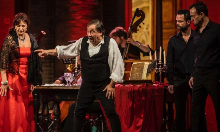 Recanati, la 'Tosca' apre con successo il Gigli Opera Festival. Premiato il tenore Giuliacci Recanati, la 'Tosca' apre con successo il Gigli Opera Festival. Premiato il tenore Giuliacci