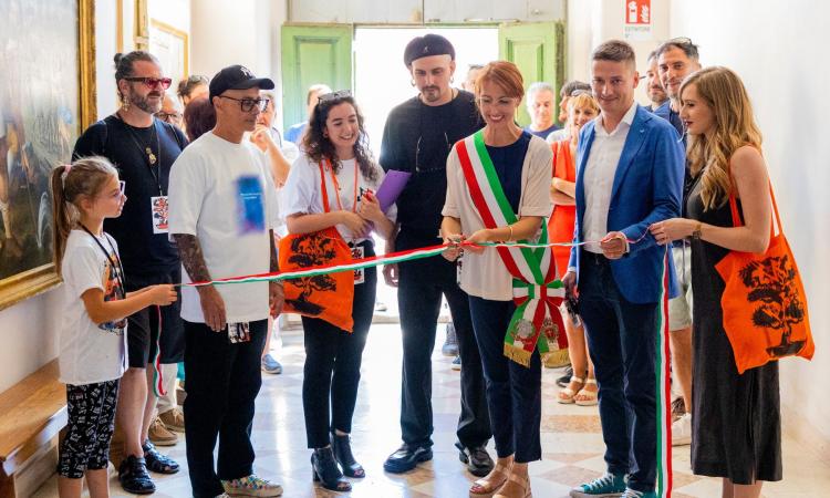 Potenza Picena, taglio del nastro per R‘N’R Bonsai: il borgo diventa rock