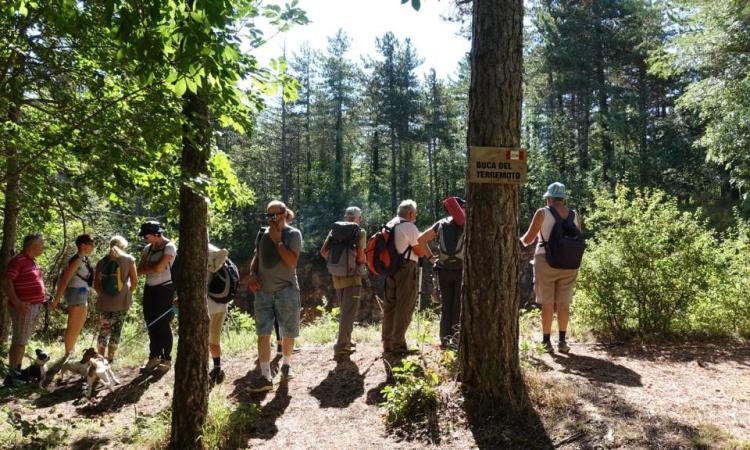 San Severino, "Zaino in spalla per Buca d'Aria": successo per l'escursione in ricordo di Stefano Tartuferi San Severino, "Zaino in spalla per Buca d'Aria": successo per l'escursione in ricordo di Stefano Tartuferi